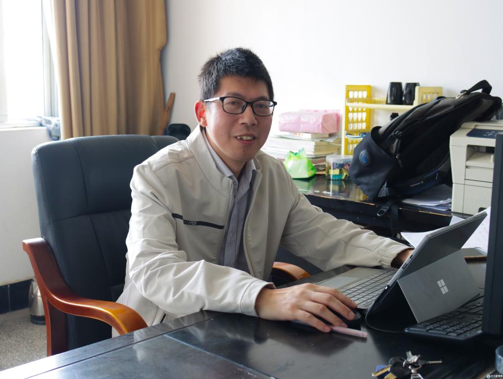 http://news.yangtzeu.edu.cn/__local/D/2A/8C/B11B75EE14F1927196CB0993FA9_29C83188_13AC2.jpg